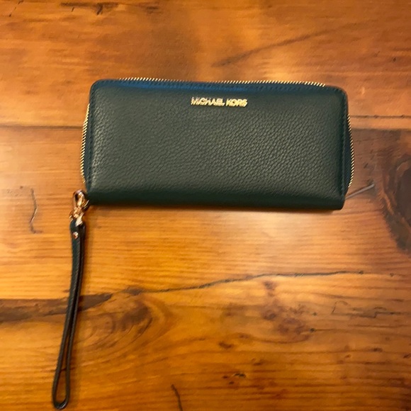 Michael Kors Handbags - Michael Kors Wallet